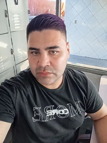 Educado gentil carinhoso e safadinho do jeito que você gosta adoro um sexo gostoso atendo mulheres, trans , casais , estou te esperando no hotel ou motel mais próximo ou na sua residência não atendo ligação somente whatsapp.