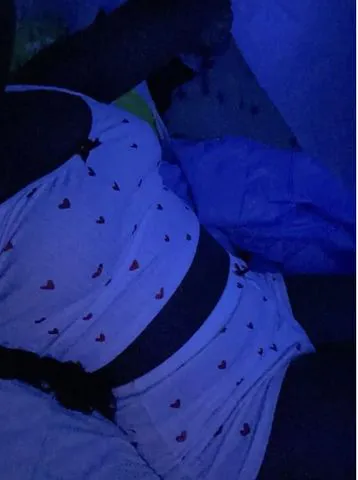 Olá amores sou Mel, atendo em local discreto sozinha, área central, faço massagem sensual e relaxante, vamos conversar marcar algo gostoso 