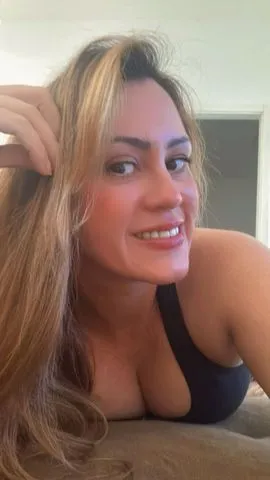 Vem gozar comigo na chamada de vídeo amor.
Mostro rosto,mostro tudo minha chamada e um sexo bem gostoso.
