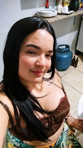 Mulher elegante, simpática e de boa conversa, oferecendo um atendimento discreto e de qualidade para quem valoriza respeito e bom senso.
Antes de entrar em contato, leia atentamente:
• Não realizo anal. • Não entro em veículos de clientes. • Uber de ida e volta por conta do cliente. • Não insista em práticas ou condições já informadas.
Busco proporcionar momentos agradáveis em um ambiente de respeito mútuo, discrição e educação.( APENAS MOTEIS DA ZONA SUL )