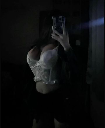 Morena natural, discreta, bonita, inteligente engraçada,delicada e apertada com seios lindos e grandes ,vamos conversar chama no WhatsApp.
