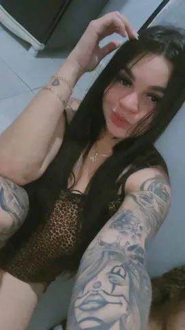 Olá , tudo bem ? Ao me chamar peço que leia a descrição do site ! 
 na cama sou tranquila e sem frescura faço oral e vaginal não faço anal então ao me chamar peço que sejam decididos . Uber de ida e volta por conta do cliente 
Não tenho local