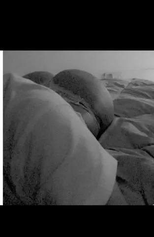 Morena, olhos castanhos, gosta de uma safadeza, um oral bem babado, e gostoso, sem pressa, mas sem ultrapassar o tempo combinado.
Atendo no motel,vindo buscar, a domicílio se pagar uber ida e volta