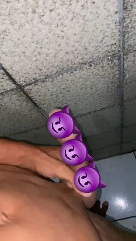 Só atendo mulher ! Novinho safado pronto pra goza na sua cara 