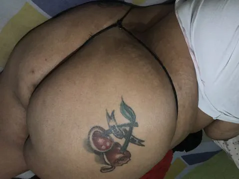Olá amores me chamo Natasha, tenho 26 anos, moreninha do rabao , amo um sexo anal e um oral bem babadinho 