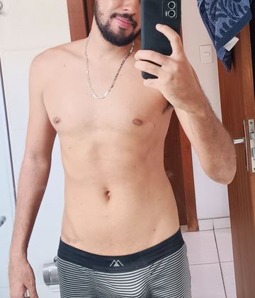 Tenho o corpo atlético, sou carinhoso, fofo, confiante, extrovertido e comunicativo, além de bem safado. Assunto e diversão não vão faltar.

A escolha ideal tanto para algo momentâneo quanto a longo prazo.
Jantares, eventos, viagens, festinhas, pernoites.

(Caso seja sua primeira experiência) Não se preocupe, valorizo sempre boas trocas e garanto que será uma incrível experiência!

Seja qual for seu pedido, podemos entrar em um consenso.
Se você deseja uma experiência muito além do sexo, eu sou a escolha perfeita pra você.