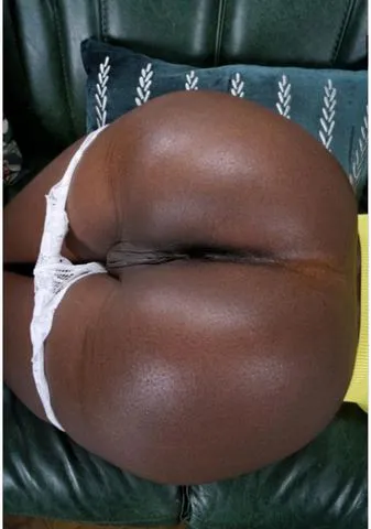 Oi amor sou uma pretinha tatuada em magrinha iniciante recém chegada na cidade natural da Bahia uma descendente de Índia bem safada adoro um sexo envolvente sentir o pau latejando na minha buceta amo que soca de quatro sou bem tranquila venham marcar 