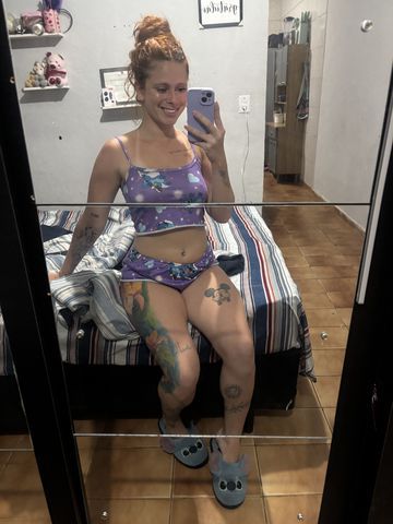 Ruiva natural, fitness e divertida!.
Prontinha para nosso encontro !!