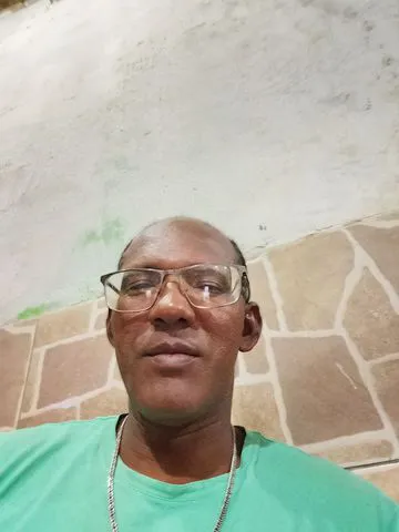 Sou um moreno ousado e carinhoso,vc vai gostar de conhecer.