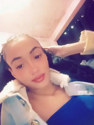 Me chamo Vivian, tenho 18! Anos sou carinhosa, é estou disponível pra satisfazer seus desejos 🫣muito prazer é toda paciência é carinho do mundo  😏😏 Adoro fica meladinha na pica 😈 Estou localizada na Martin de Sa  Per noite hoje por apenas 800 reais chama bb 😏🔥