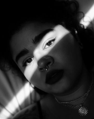 Olá, eu sou a Artemis, sua deusa da caça. Uma mulher estilo latina, de corpo quente e desejo nos olhos, acompanhante com um corpo plus size, com curvas nos lugares certos, um corpo natural e divino, seios grandes, bumbum grande, silhueta e um olhar que vão te tirar do sério.
Além do mais, sou uma mulher educada, que sabe dialogar, te deixar no clima e te fazer esquecer que você está com uma profissional, posso te divertir e te deixar exausto se quiser, mas também posso te relaxar e fazer você esquecer dos problemas por algumas horas.
Em matéria de fetiches não tenho problema com nada, fique à vontade para compartilhar comigo. Meu critério não é nada além de respeito, tenha isso em mente e será um prazer te conhecer.
Estou aqui na região de Acarape, em Teresina, venha se divertir e se aprazer comigo, é só me chamar pelo número de telefone 86988498475. Beijões.