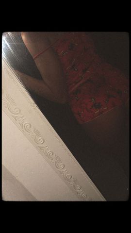 Olá, Me chamo Tainá…sou morena, alta, magrinha, toda natural, algumas tatuagens espalhadas, vamos nos conhecer ?