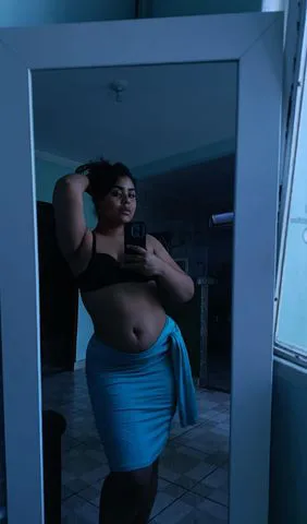 Oi, amor. Eu sou uma acompanhante maravilhosa, carismática, cheirosa, educada e carinhosa, uma companhia perfeita para um momento em que você busca relaxar. Aqui nada é mecânico, não tenho frescura, sou bem quente e tenho uma boquinha nervosa que te enlouquece. Tenho um belo corpo, sou bem apertadinha, meu bumbum é redondinho e te deixa cheio de tesão. Caso tenha interesse.. Atendo em motéis, hotéis e apartamentos! 