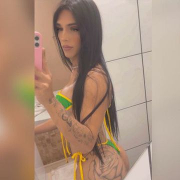 Olá amores
Me chamo Mirella , sou baixa magrinha e bem safada . Sempre disponível e cheia de tesão a sua espera , com aquele atendimento bem gostoso , sou bem tranquila sem pressa , não faço nada mecânico !
Ativa e passiva , carinhos ,beijos estilo namoradinha , com muito leite pra finalizar ! Chupo bem gostoso ,dona de um cuzão linsinho e apertado que adora engolir um cacete . Estou lhe aguardando pra gozarmos bem gostoso ! Sinta-se a vontade que saciarei todas suas curiosidades ,farei você desejar por mais ! Sou muito boa no que faço , pois faço com prazer e muito bem feito ! Venham brinca gostoso com a ninfeta rabuda e dotada , morena rabuda cheia de tesão .
Tenho local sozinha e discreto total sigilo super discreta ! Atendo em motéis ,hotéis e casas também .