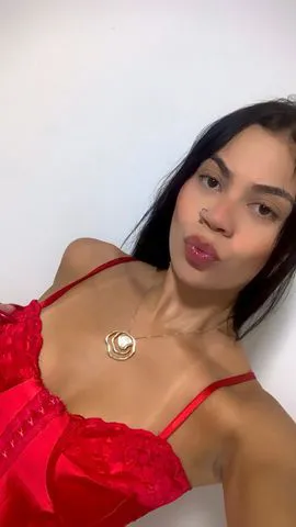 Sou uma morena magrinha com curvas deliciosas, faço um oral gostoso, estilo namoradinha do jeito que você está procurando, não tenho local e não faço anal