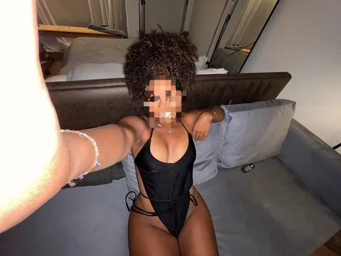 Olá, me chamo Thayane Menezes. Trabalho com massagens com finalização, tenho 19 anos meu atendimento é bem relaxante e sem pressa, aguardo sua mensagem 🤍☺️