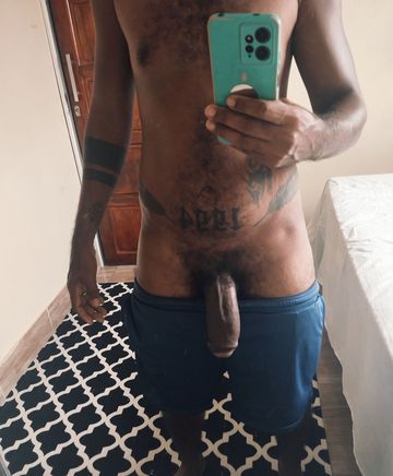 Moreno do pau grosso cabeçudo e bem suculento pronto pra lhe satisfazer totalmente sem frescura no momento sem local e vendo conteúdos tbm só chamar.