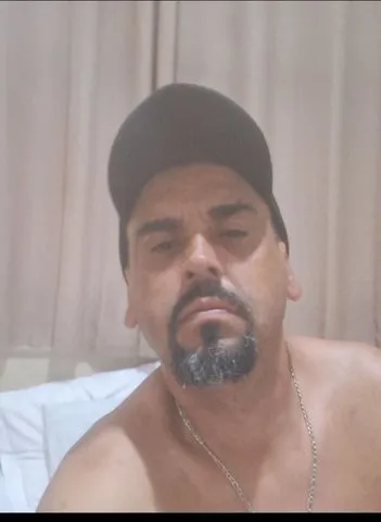 Sou moreno 1.80
90 kilos sou bem safado adoro chupar uma bucetinha foder um cuzinho dar uns tapas puxão de cabelo enforcar tudo que você quiser pra sentir prazer 
Atendimento 24 horas não tenho local
