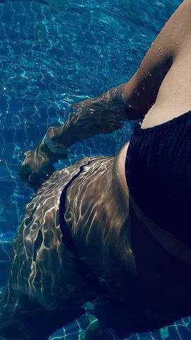 Olá prazer me chamo Laís estou louca pra te conhecer e realizar seus desejos,vem ter a melhor experiência da sua vida 
Bjsss
Até lá ...