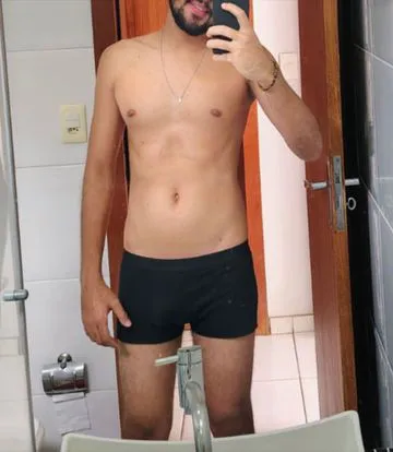 Vou lhe deixar o mais a vontade possível, garantindo assim o seu sigilo total em nosso encontro. Sou ativo, magro, educado e discreto, com presença marcante.
Atendimento com boa higiene, respeito e sem pressa.
Possuo cm, proporcional.
Atendo a domicílio do cliente ou em hotel, sempre com total sigilo e profissionalismo.
Ideal para quem busca qualidade, segurança e prazer real.