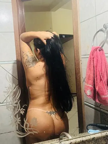 Oie amores , prazer sou uma mulher bem safadinha não tenho frescura . Gosto de fazer de tudo , vídeos , chamada de vídeos , sexo , ops 🙈 um dos melhores .  “Tudo completo”🙃 está esperando oque?? Estou online no zap , estou aguardando sua mensagem amor!!😘❣❣