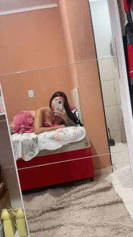 Olá , tudo bem ? Ao me chamar peço que leia a descrição do site ! 
 na cama sou tranquila e sem frescura faço oral e vaginal não faço anal então ao me chamar peço que sejam decididos . Uber de ida e volta por conta do cliente 
Não tenho local