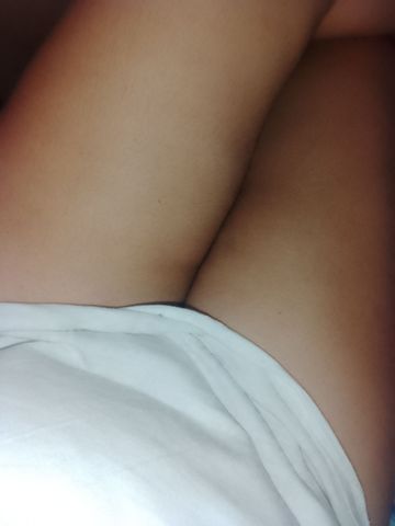 Sou lésbica não tenho experiência com homem só com mulher se eu sair não topo anal nem oral e quero vender conteúdos ou chamada de vídeo não tenho local 