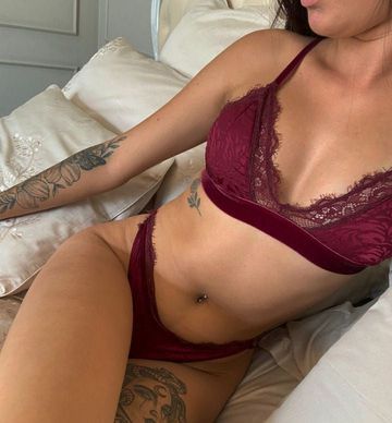Olá me chamo Maya Silva, uma ninfetinha de 19 anos recém chegada
aqui na região do Santa Cândida.
Sou estilo namoradinha, beijo na boca,
um oral sem camisinha bem caprichado sem frescura.
Adoro mamar, Faço massagem relaxante na maca tbm se gostar.
Adoro uma boa conversa e um bom sexo
com calma sem lhe apressar.
Venha me conhecer.
Atendo com local particular das 9h às 19h de segunda a sábado