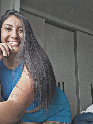 Morena , tatuada , escorpiana 
Se não agora ? Quando ????