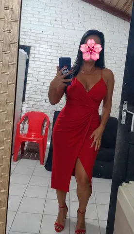  sou extremamente carinhosa adoro dar e receber prazer ,com,local,, ,faço oral e vaginal ,não prático anal e não deixo gozar na minha boca,,se vc quer uma coroa cinquentona,gostosa e experiente ,me chame e terei um imenso prazer em lhe atender ,pois meu lema é O seu prazer!! É o meu prazer!!! Aguardo seu retorno ATENDO CASAL OUTRO VALOR🫦🔥🌈