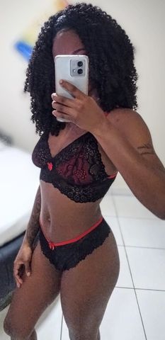 Uma preta magrinha, cheirosa, educada e gostosa pronta pra te satisfazer 
Não sou mecânica, me entrego com todo prazer 
Atendo em hotéis e à domicílio 
Faço pernoite e chamada de vídeo 
Venha se deliciar comigo 🔥