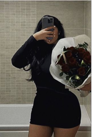 Sua preta com sabor de chocolate, bucetinha doce feito mel 🍯, com os seios gostosos de chupar feito pirulito. Vem se deliciar 🤤