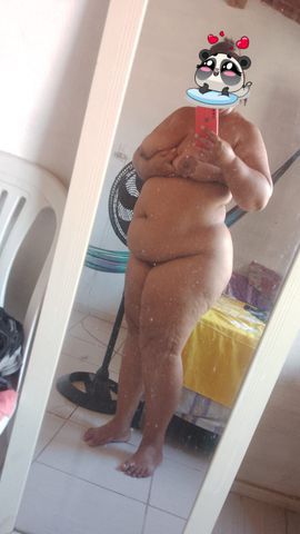 Gordinha baixinha louca por sexo
Venha se satisfazer comigo na cama 