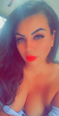 Olá meus queridos, sou Tamy Tavares massagista em Guarulhos, faço massagem relaxante e nuru com finalização lingam, estou localizada no Centro de Guarulhos, com local próprio. 
Sou morena, alta, cabelos longos e cacheados, faço atendimento com ou sem massagem sou estilo namoradinha, meu atendimento é com calma e relaxante.
Agende um horário e venha relaxar comigo.