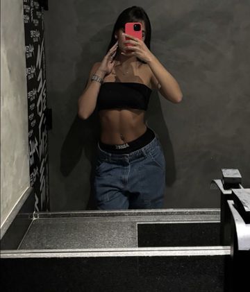 Oi amor a procura de uma magrinha pra um amorzinho e companhia estou disponível atendo no seu local, no motel 