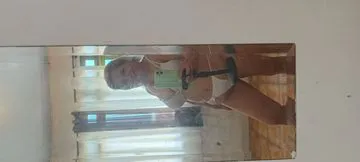 Sexo com tesao e prazer amo xupar e ser xupada e q goze na minha cara finalize na minha boca.
