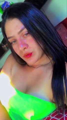 Ola vidas faço presencial 
Vendo conteúdos e faço chamada 
Sou bem carinhosa faço tudo 
Só chamar no zap..😘😍