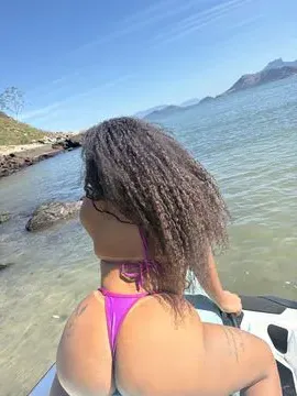 Uma mulata da ppk quente que adora um oral babadinho,sou iniciante no anal vida,faço com amigos e casal, sou bem simpática e adoro te satisfazer bem gostoso 😈😈🌶️🌶️😈😈
