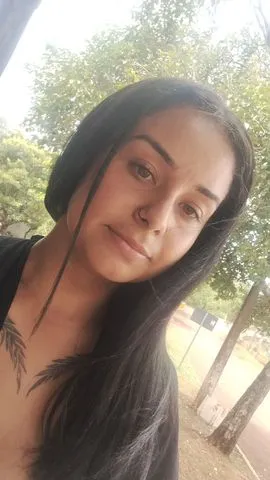 🟢✅com local Morena, 26 aninhos 
Simpática, calma, carinhosa e muito educada.
Gosto de conversar, tratar bem e fazer companhia agradável, sem pressa e com respeito sempre 💋
Estou aqui para momentos leves, tranquilos e especiais. Venha me conhecer melhor!