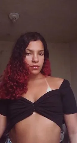 Oiii eu sou a bia, tenho 18 anos e amo realizar fetiches diferentes