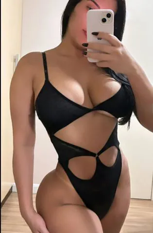 Olá, me chamo Manuela e sou acompanhante de Luxo. Meu atendimento vai além de um bom sexo pois gosto de um bom papo além de dar muito prazer aos meus clientes. Tenho um sorriso marcante além de ser carismática haha, adoro um beijo na boca e de um oral bem gostoso, sou carinhosa e também picante, adoro realizar seus desejos e despertar a sensação de querer mais!
Tenho 19 anos de muita energia e prazer.