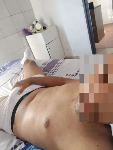 sou um acompanhante estilo namoradinho. Versátil de verdade porém prefiro comer um cuzinho gostoso. Sou bem safadão com meus 21cm de dote bem grosso e o gozo bem farto para te deixar saciado. Sem dúvidas irei surpreendê-lo com uma bela massagem relaxante com pedras quentes para deixar o clima ainda mais gostoso e satisfatório. Sou bem carinhoso , discreto. prezo muito pelo prazer do meu parceiro, gosto que se sinta à vontade por isso deixo rolar naturalmente com muita pegação e intensidade.beijo não pode faltar né? Sou vaidoso me cuido de todas as formas, higiene para mim é essencial estou sempre bem cheiroso e bem arrumado para lhe atender. Porém também posso te surpreender Sou um acompanhante para homens exigentes, que procura uma companhia agradável, diferenciada, elegante e acima de tudo, educada. Com um astral bom, leve e espontâneo. Venha realizar suas fantasias e fetiches comigo
Realizo fetiches a combinar. Só entrar em contato interessados caso contrário serão bloqueados.
