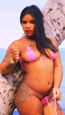 Primeira vez em Maceió, pretinha sexy do peitinho durinho 