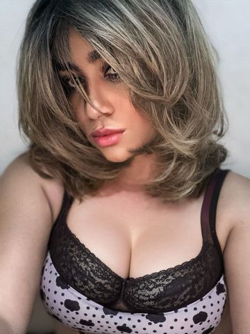 Sou uma excelente menininha, sou nova no trabalho. Tenho tudo para te deixar satisfeito e com muito tesão !