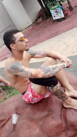 Olá amores me chamo Leandro sou um novin de 22 anos doido pra da prazer pra vcs cheio de tatuagens corpo sarado venam mim conherce  274024