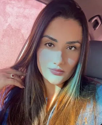 Amor me chamo Letícia, estou ansiosa pra te conhecer. Sou morena, seios fartos e boca macia. Tenho um sorriso envolvente, educada e extrovertida, tenho certeza que vou te deixar bem à vontade com o meu estilo namoradinha, e safada.