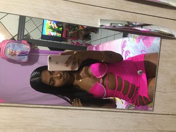 Uma morena estilo Índia vc vai amar baixinha do cabelo grande e bumbum empinado 