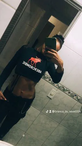 Bucetinha de mel a sua disposição me chame e tire suas dúvidas 