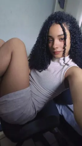 Olá me chamo Lara sou da zona oeste de São Paulo atendo diversos bairros de SP

Faço vídeo chamadas, e faço tudo desde que seja com camisinha, realizo fetiches a combinar o valor

Sou bem tranquila, tudo com respeito e combinar antes