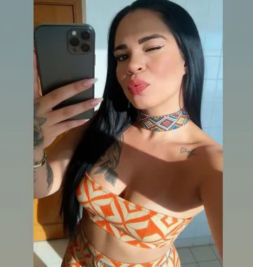 Atendo sozinha local discreto cuzinho macio sem frescura estilo namoradinha garganta profunda anal gostoso sem regular posições realizo fetiches dominação trabalho com massagens relaxante muscular ventosa tântrica nuru tailandesa prostática peniana,inversão entre outros 
Sou bonita cheirosa pele macia corpo bem cuidado faço estilo natural tudo podi acontecer só depende de vc Adoro beijos e carícias bastante oral o principal minha boquinha e bem gulosa faço face fuck oral até o final sugo todo seu leite vem tenho local sozinha com garagem não.sou fake sou apenas uma gata manhosa querendo muita pica nesse rabinho minha bucetinha piscando e mordendo seu cacete vou ti levar a loucura 